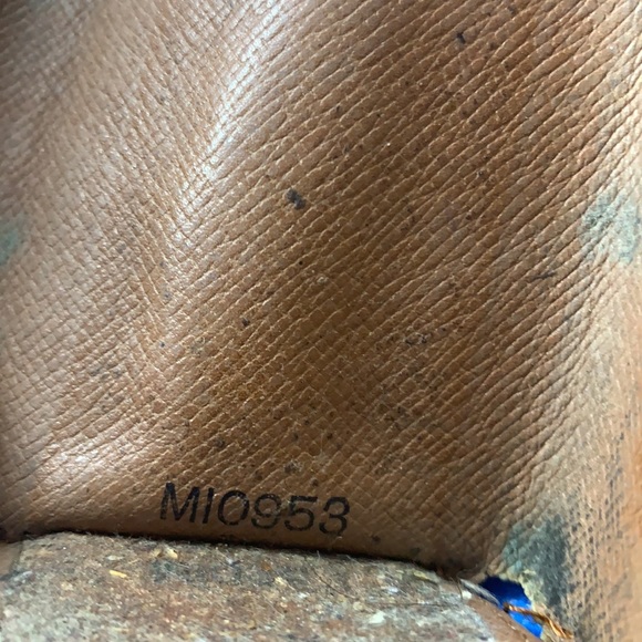 🤎 🤎 🤎 Louis Vuitton Monogram signature design LV Logo 4 key holder 22 - Picture 10 of 15